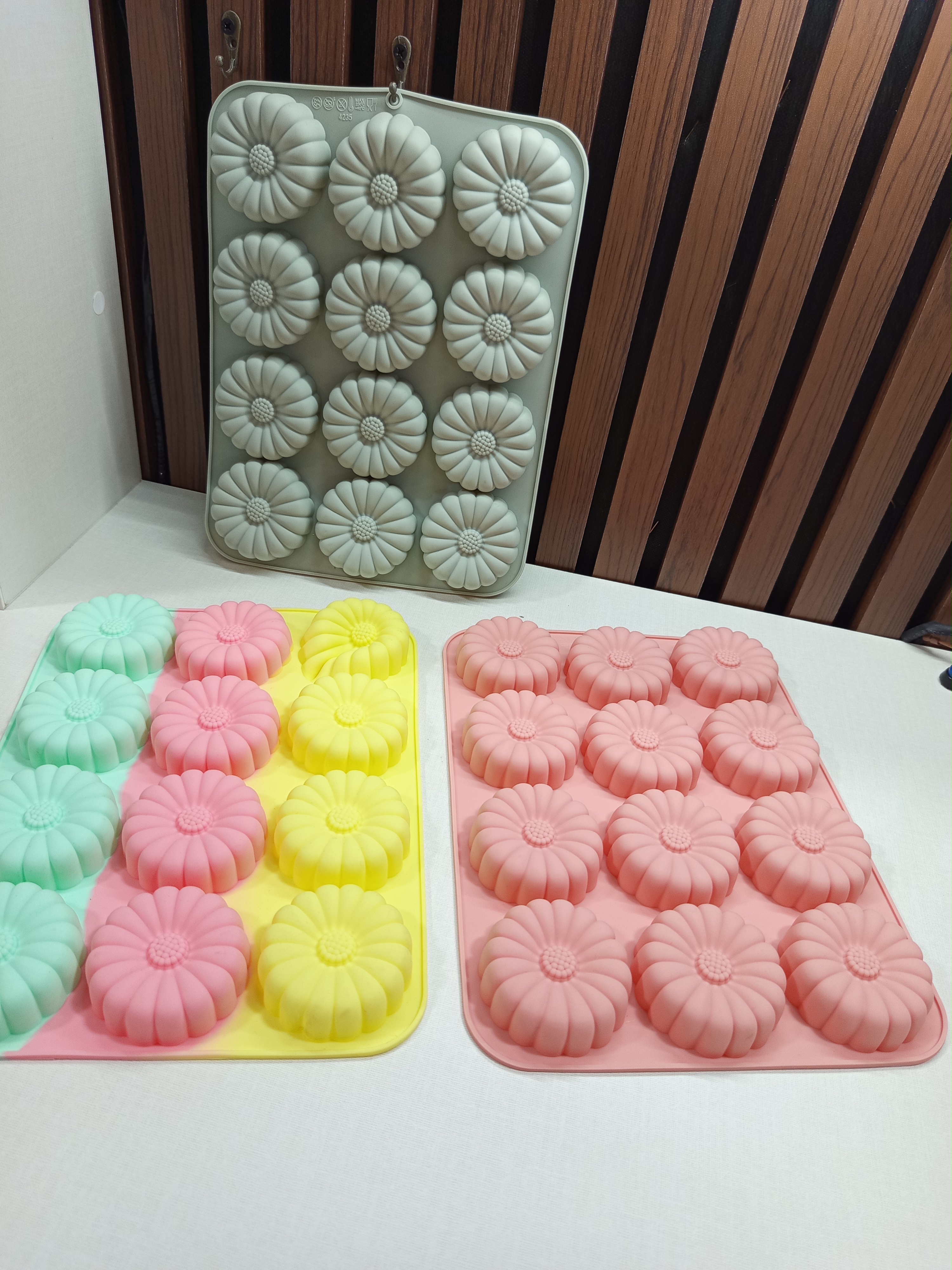قالب کاپ کیک طرح گل سیلیکون نسوز 12 خانه